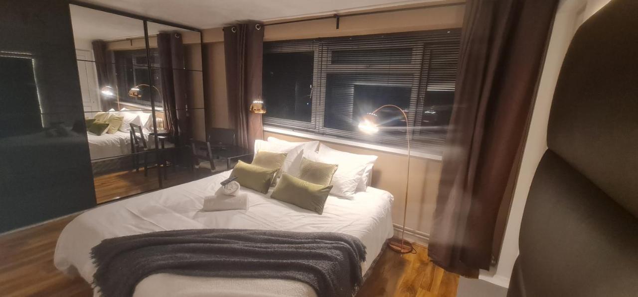 Apartament R3 Superking Sized Bed & 75" Tv On The Wall In Clapham Londyn Zewnętrze zdjęcie