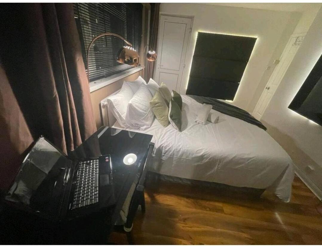 Apartament R3 Superking Sized Bed & 75" Tv On The Wall In Clapham Londyn Zewnętrze zdjęcie