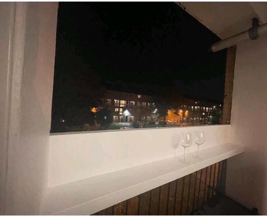 Apartament R3 Superking Sized Bed & 75" Tv On The Wall In Clapham Londyn Zewnętrze zdjęcie