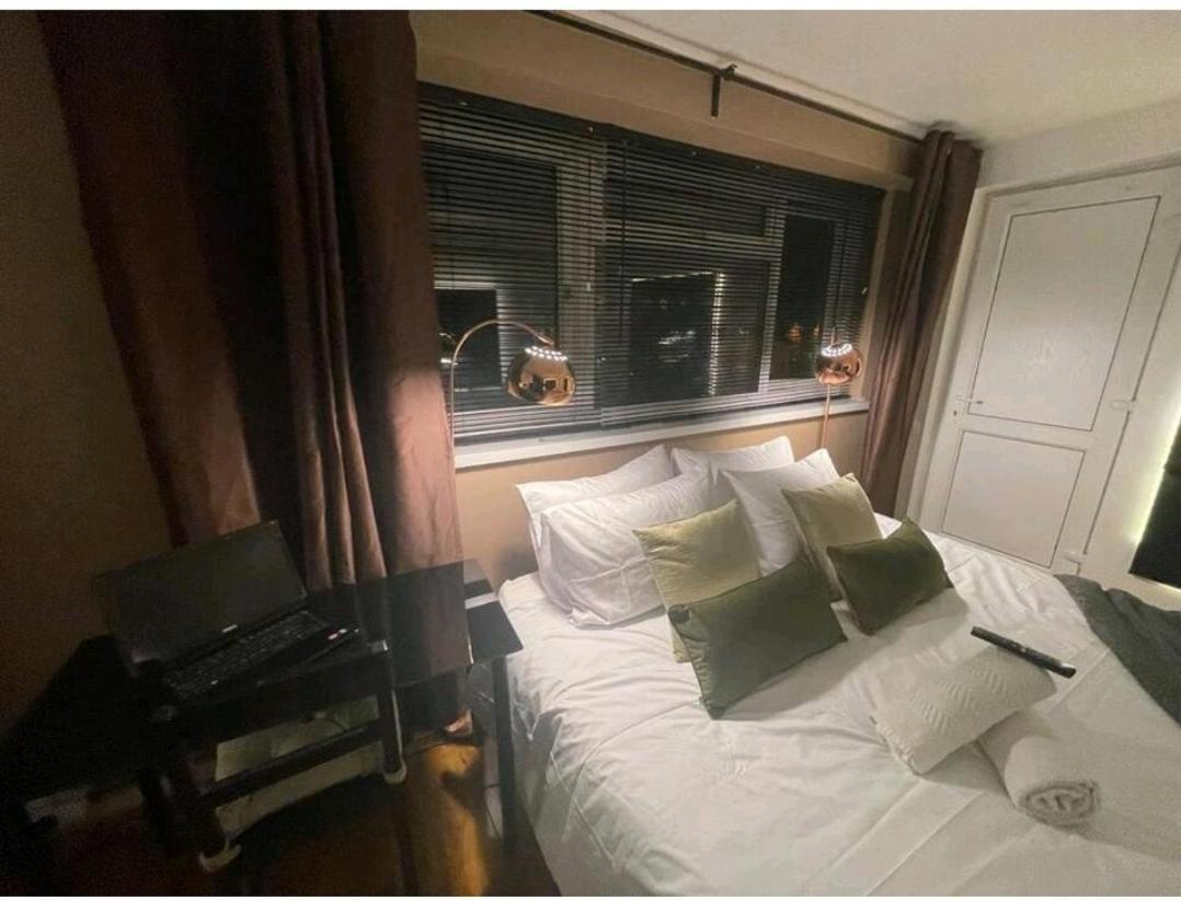 Apartament R3 Superking Sized Bed & 75" Tv On The Wall In Clapham Londyn Zewnętrze zdjęcie