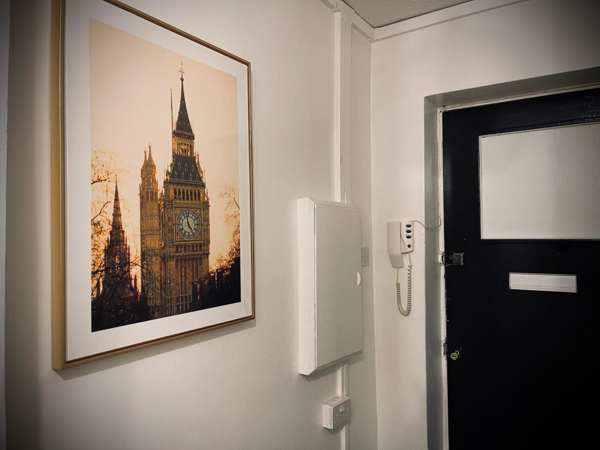 Apartament R3 Superking Sized Bed & 75" Tv On The Wall In Clapham Londyn Zewnętrze zdjęcie