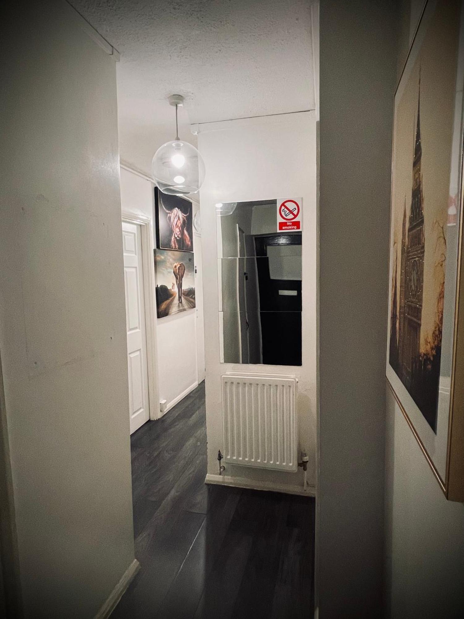 Apartament R3 Superking Sized Bed & 75" Tv On The Wall In Clapham Londyn Zewnętrze zdjęcie